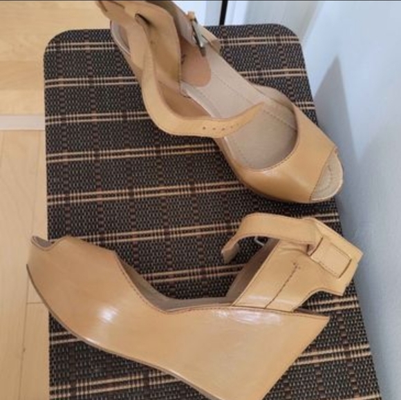 Kenneth Cole Leather Wedge Sandals - Picture 3 of 5